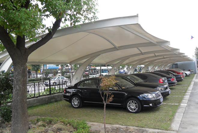 膜結(jié)構(gòu)車棚有哪些特點(diǎn)？